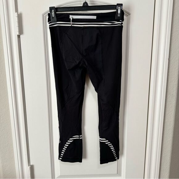 Lululemon Athletica Women’s Black and White Leggings with Striped Accents Size 4 - Picture 2 of 4
